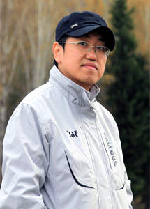 黄    戈